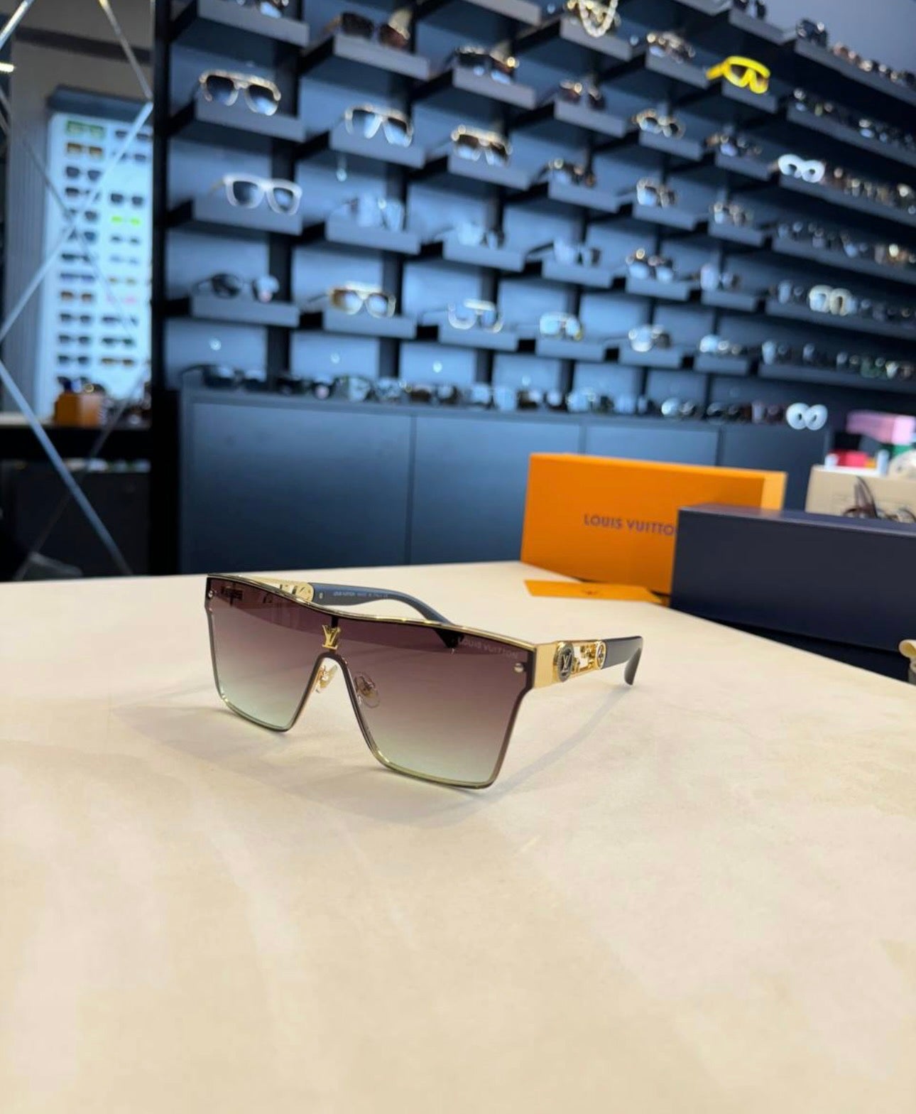 Γυαλια LV - 4513