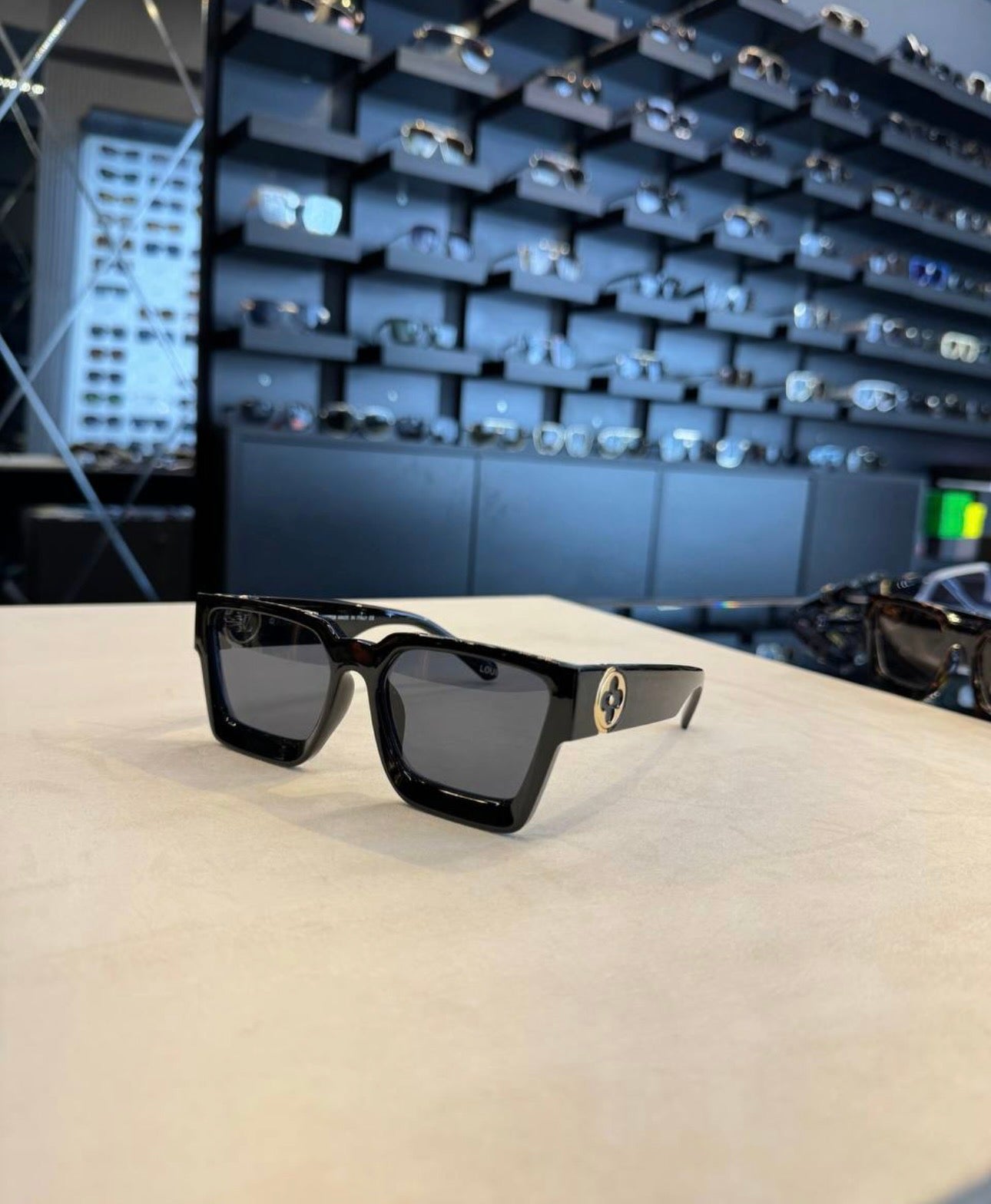 Γυαλια LV - 4515