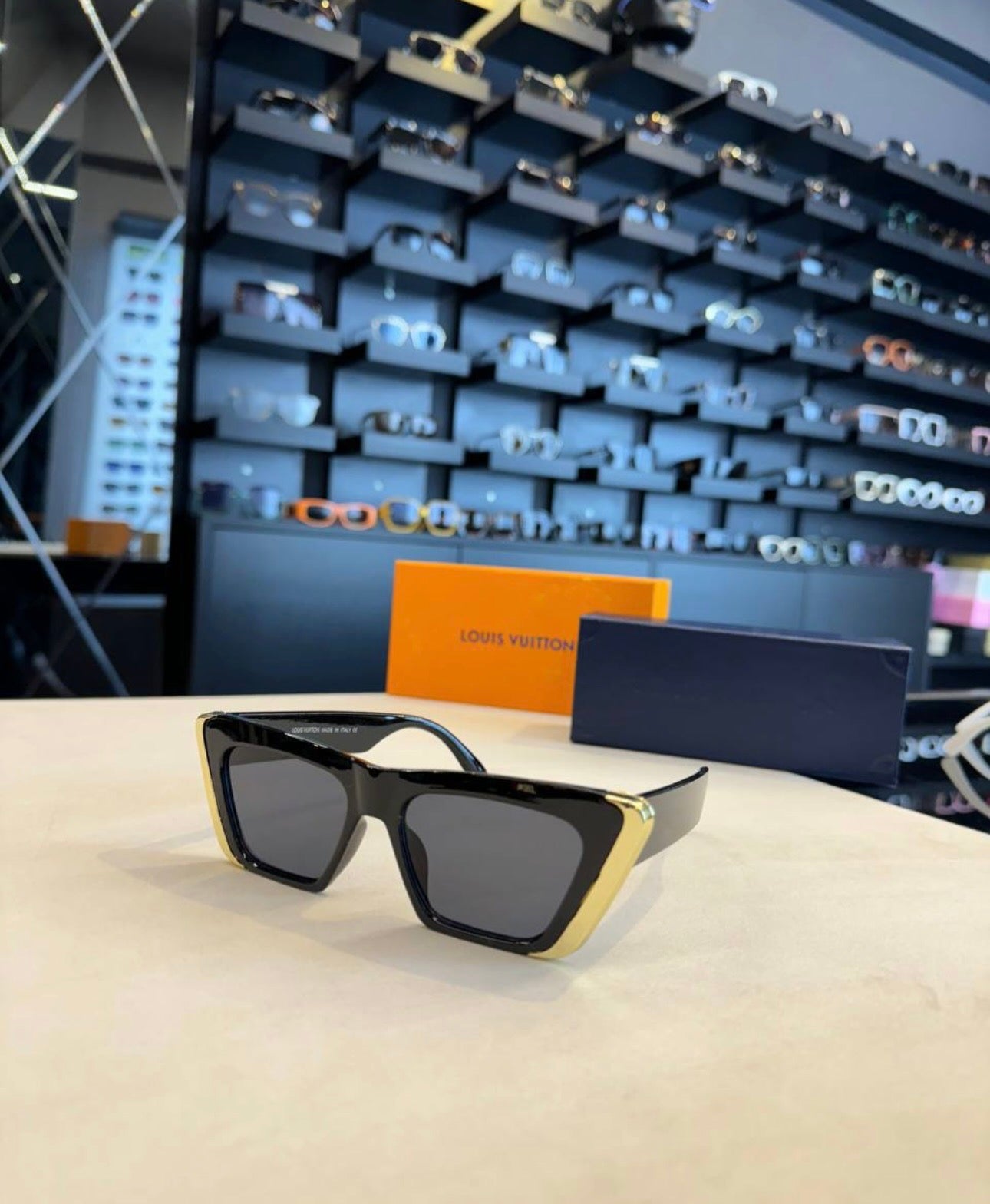 Γυαλια LV - 4504