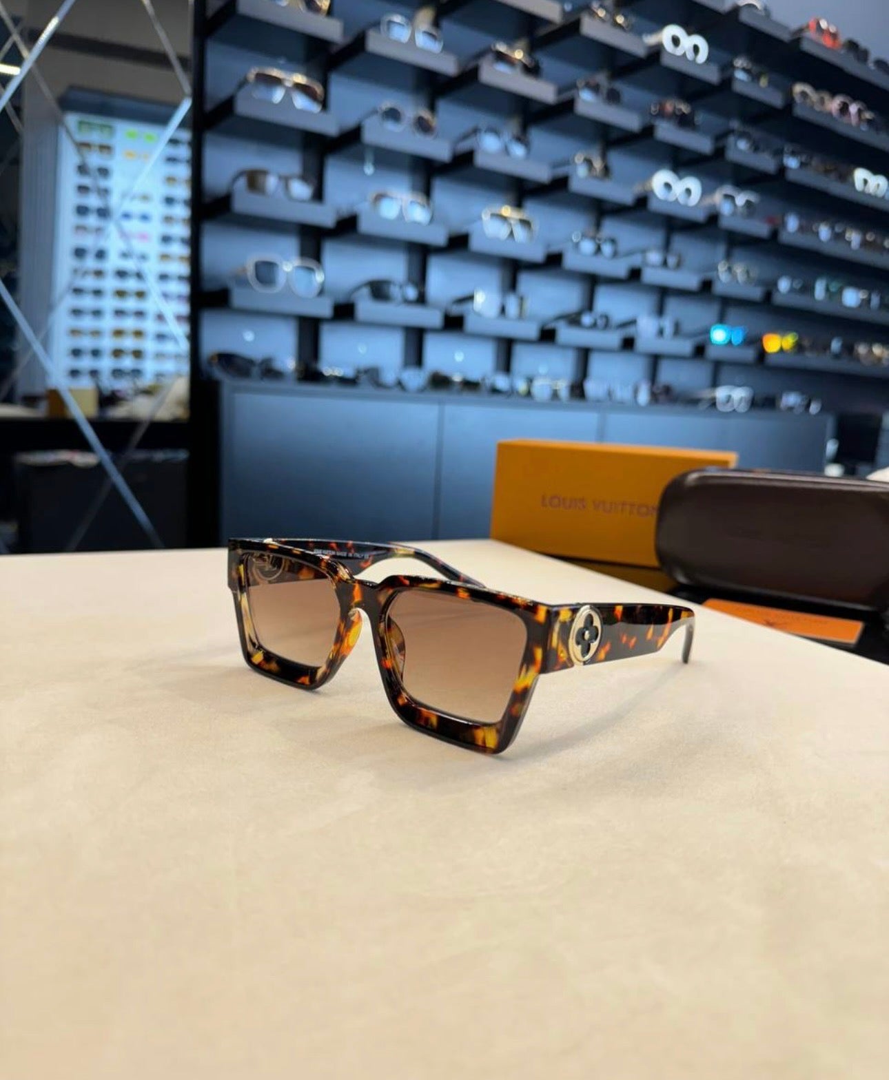 Γυαλια LV - 4512